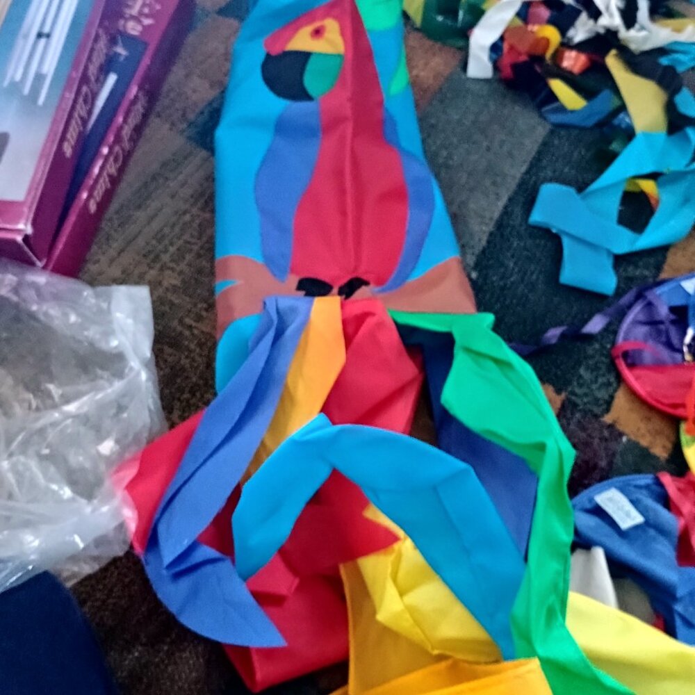 Parrot windsock - Picture 2 of 10